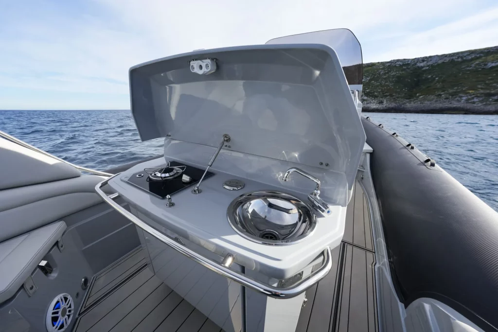 Italboats Stingher 28 GT cucinino