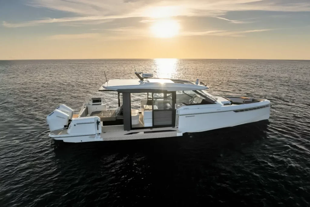 Saxdor 400 GTC in mare al tramonto