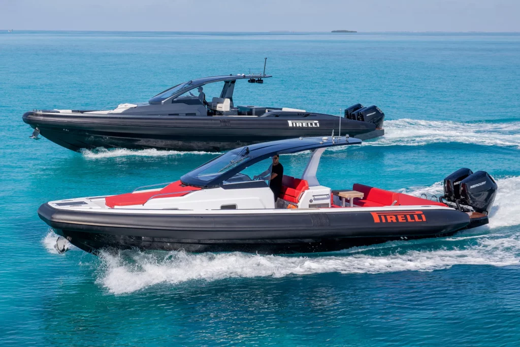 Pirelli 35 Speedboat in mare