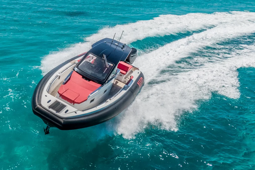 Pirelli 35 Speedboat in virata