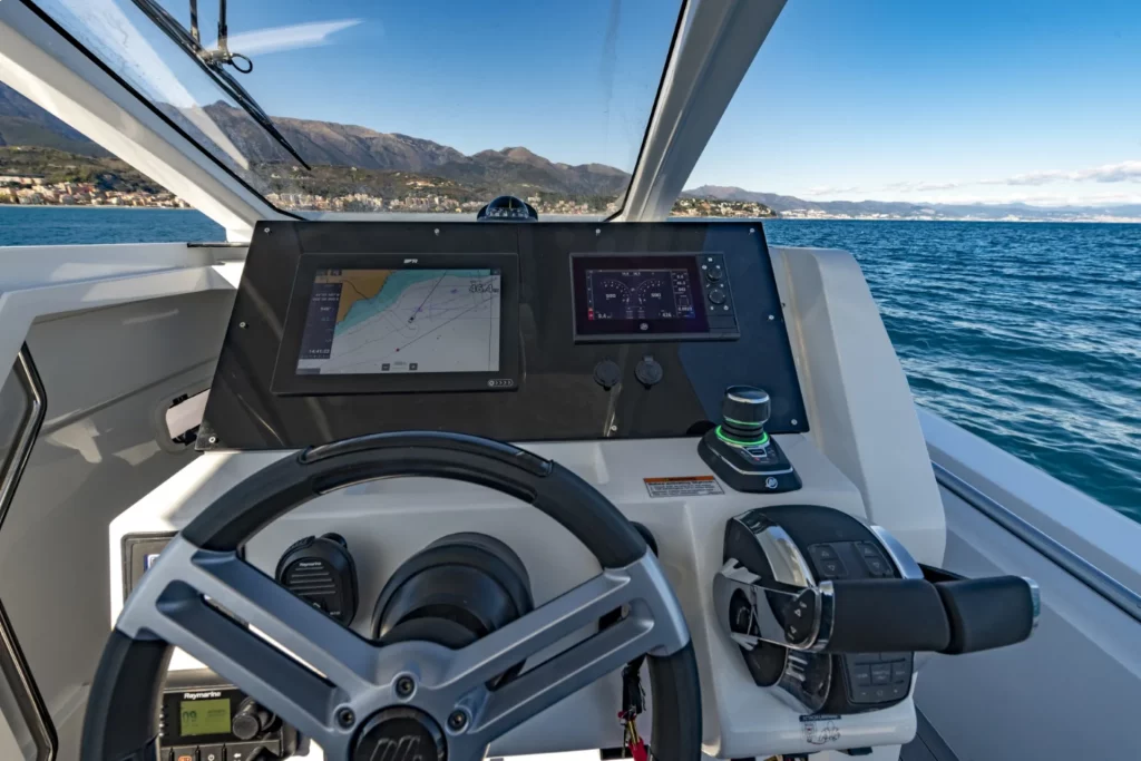 Pirelli 35 Speedboat timone e pozzetto