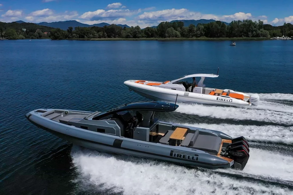 Pirelli 42 Speedboats in navigazione