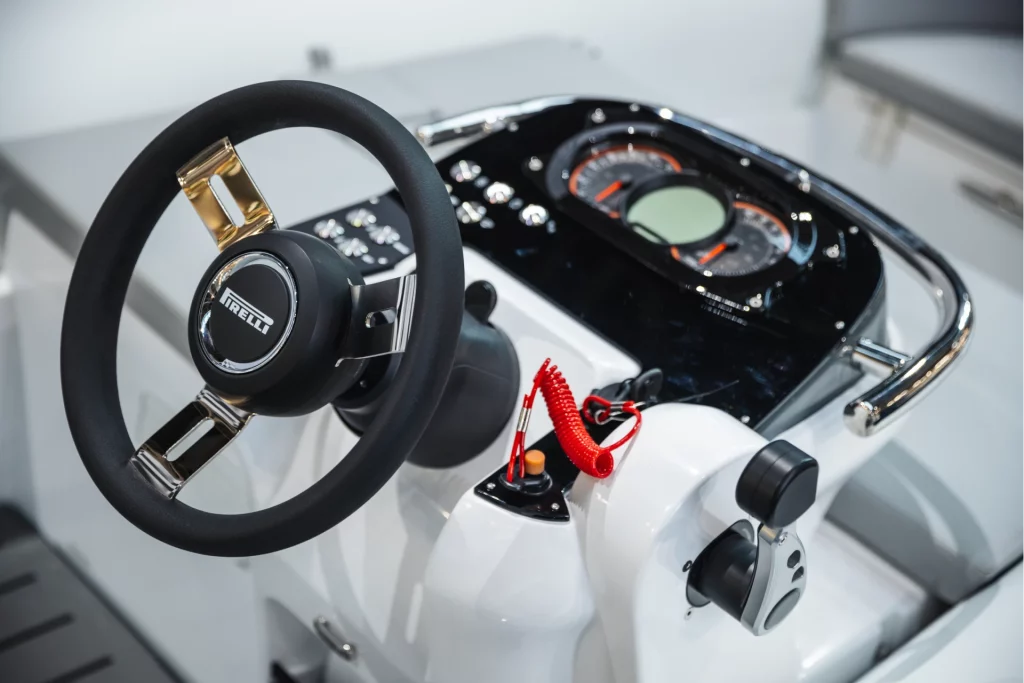 Pirelli Tender X430 cockpit