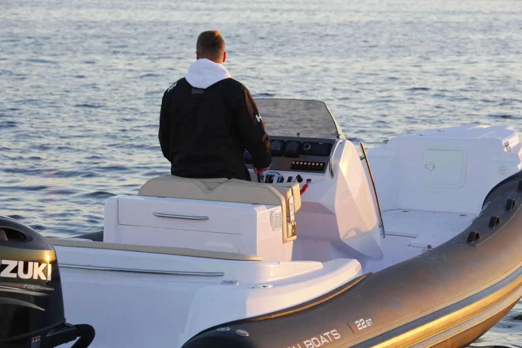 Italboats Stingher 22 GT in navigazione