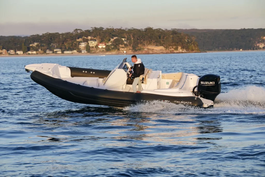 Italboats Stingher 22 GT in virata