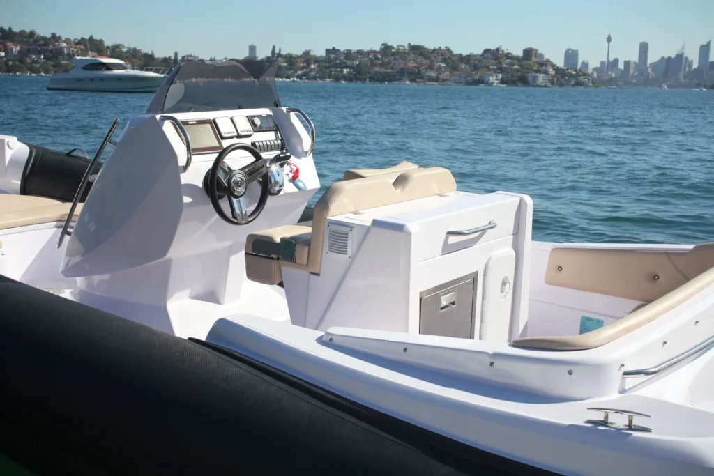 Italboats Stingher 22 GT plancia di comando