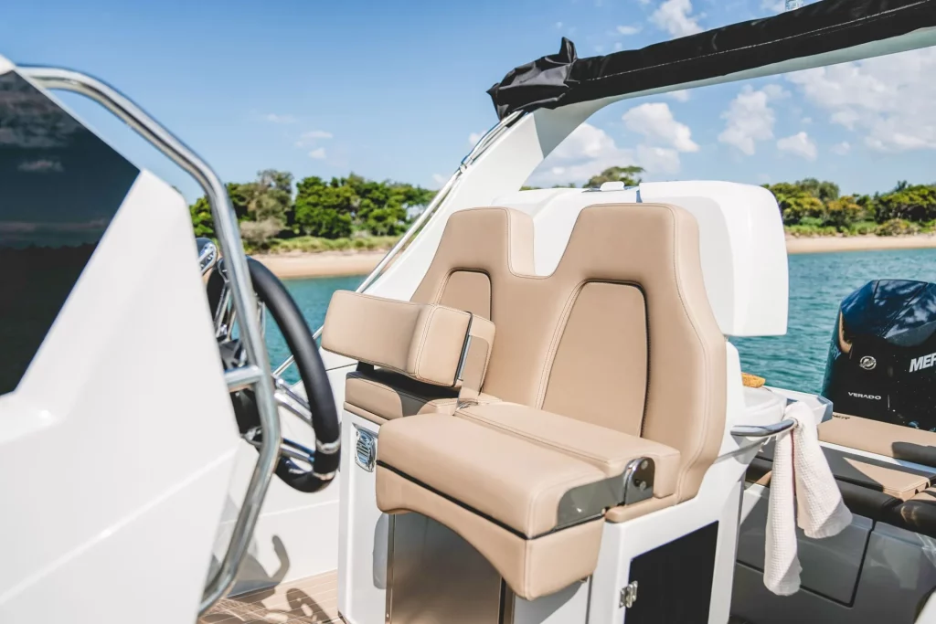 Italboats Stingher 24 GT postazione di comando