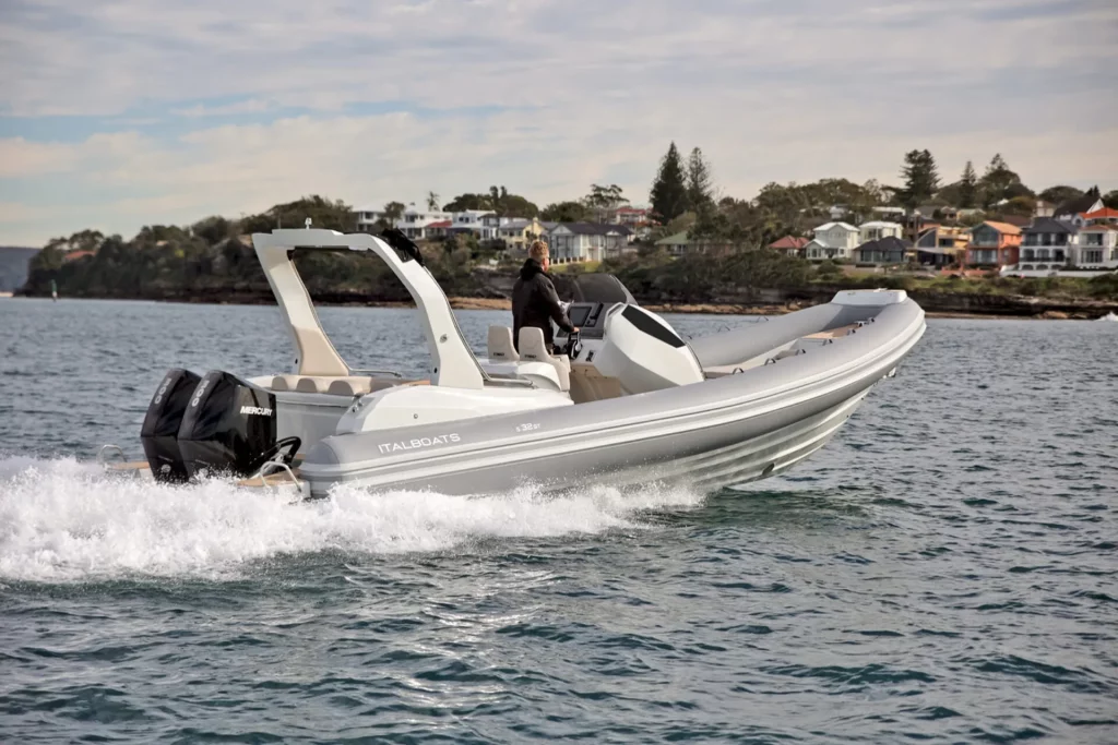 Italboats Stingher 32 GT di lato