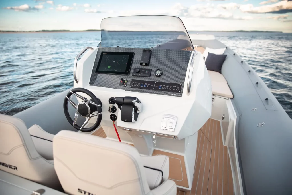 Italboats Stingher 32 GT plancia