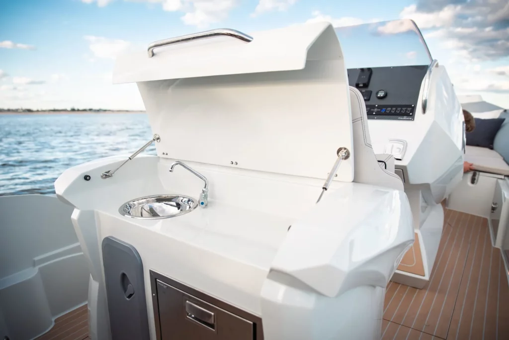 Italboats Stingher 32 GT cucinino e lavello