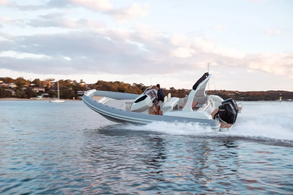 Italboats Stingher 32 GT in virata