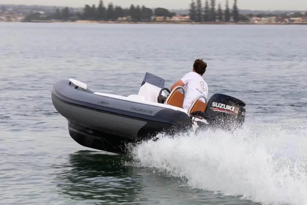 Stingher 380 FR in virata