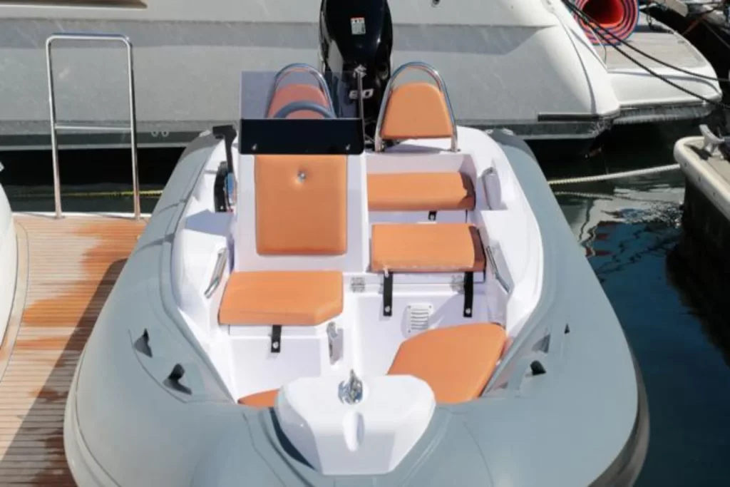 Stingher 380 FR sedili passeggeri