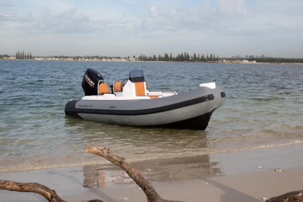 Stingher 380 FR in mare