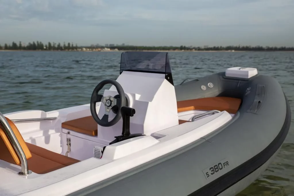 Stingher 380 FR plancia di comando